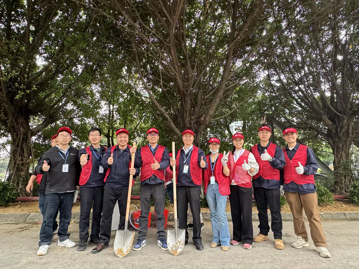 2024年yy易游平台科技植一抹新绿 寄一份希望植树节
