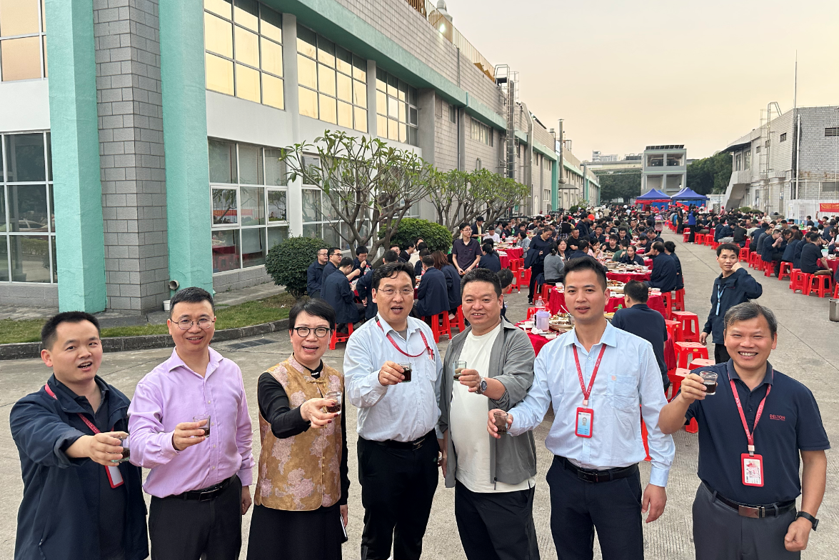 在yy易游平台，，，，，，我们这样过个暖心年！